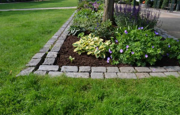 Flower Bed Mulching in Ogden